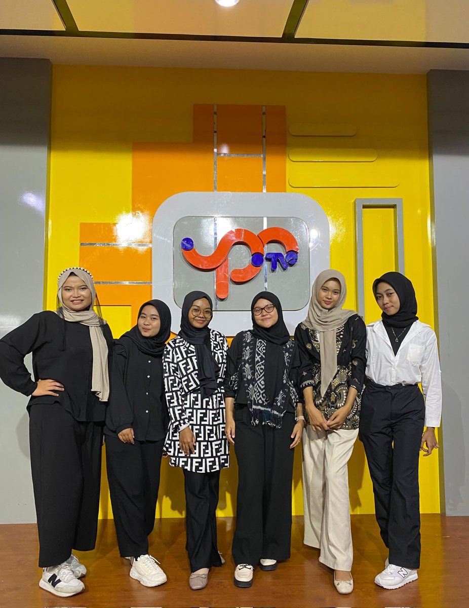 nataotherside's tweet photo. bangga banget bisa tergabung dalam keluarga laboratorium upntv dan bangga menjadi keluarga UPN Veteran Jawa Timur 🤩✨ #banggaupnvjt https://t.co/l9j9eyn6kt