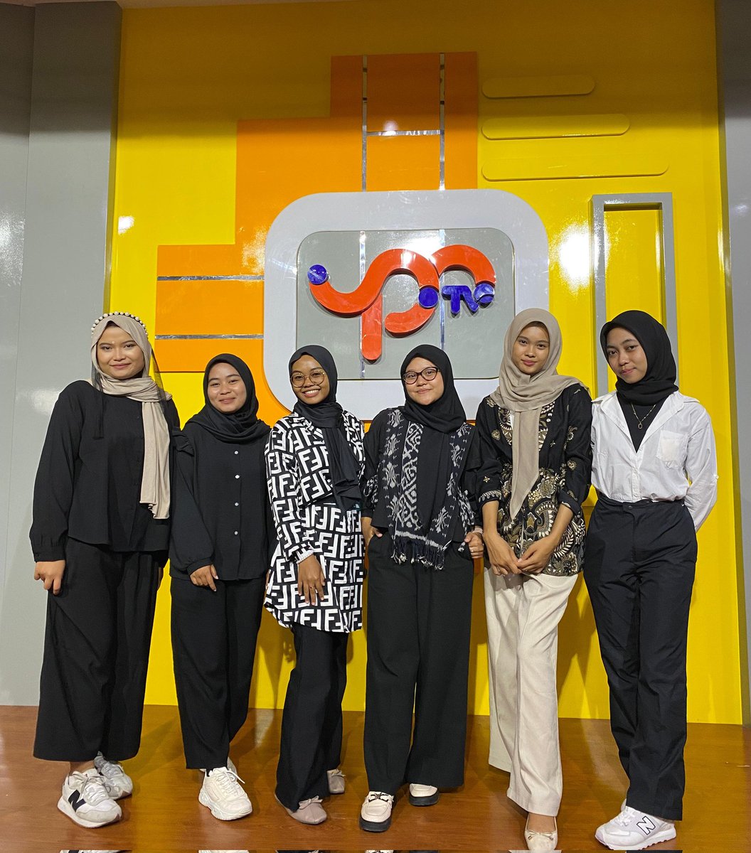 nataotherside's tweet photo. bangga banget bisa tergabung dalam keluarga laboratorium upntv dan bangga menjadi keluarga UPN Veteran Jawa Timur 🤩✨ #banggaupnvjt https://t.co/l9j9eyn6kt