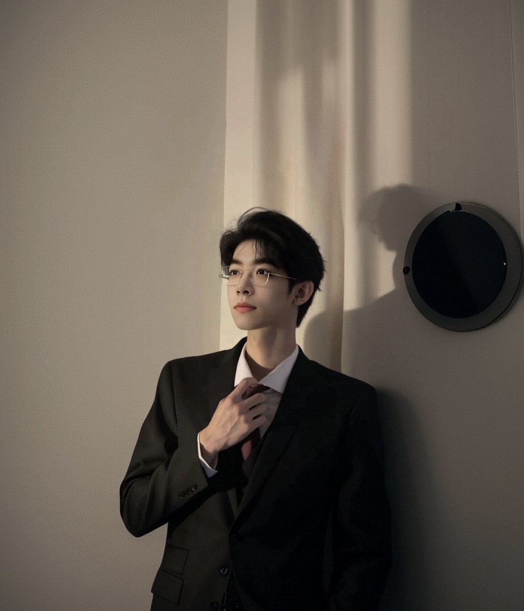 因为在做毕设所以选择发AI跑的图😩