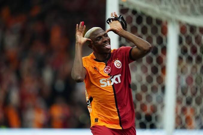 Daha kazanılacak çok kupa var 🦁💛❤️#StayWithUsOsimhen <a href="/victorosimhen9/">Victor Osimhen</a>