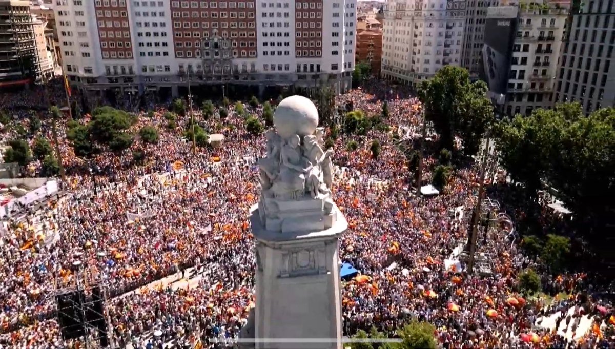 ¡España elige democracia! 🇪🇸

Concentración histórica en Madrid frente a los escándalos de Pedro Sánchez.

#MafiaODemocracia 
#Concentración8J