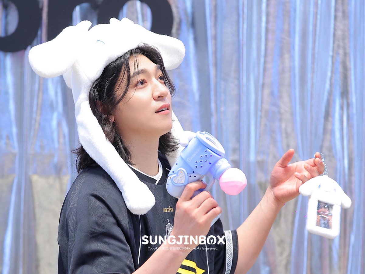 손가락에 홀더 걸고 잇는 거 너무 기여움ㅜ.ㅜ