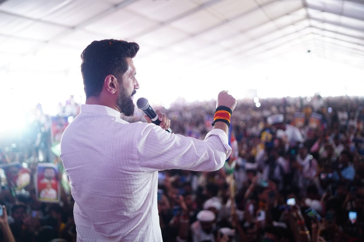 Inikhilprashant's tweet image. आज आरा के रमना मैदान में राष्ट्रीय अध्यक्ष सह केंद्रीय मंत्री आदरणीय श्री Chirag Paswan जी ने &quot;नव-संकल्प महासभा&quot; में आए विशाल जनसमूह को संबोधित किया।

ये सैलाब दर्शाता है कि बिहार में पुनः पूर्ण बहुमत से NDA की सरकार बनने जा रही है।
@iChiragPaswan @LJP4India