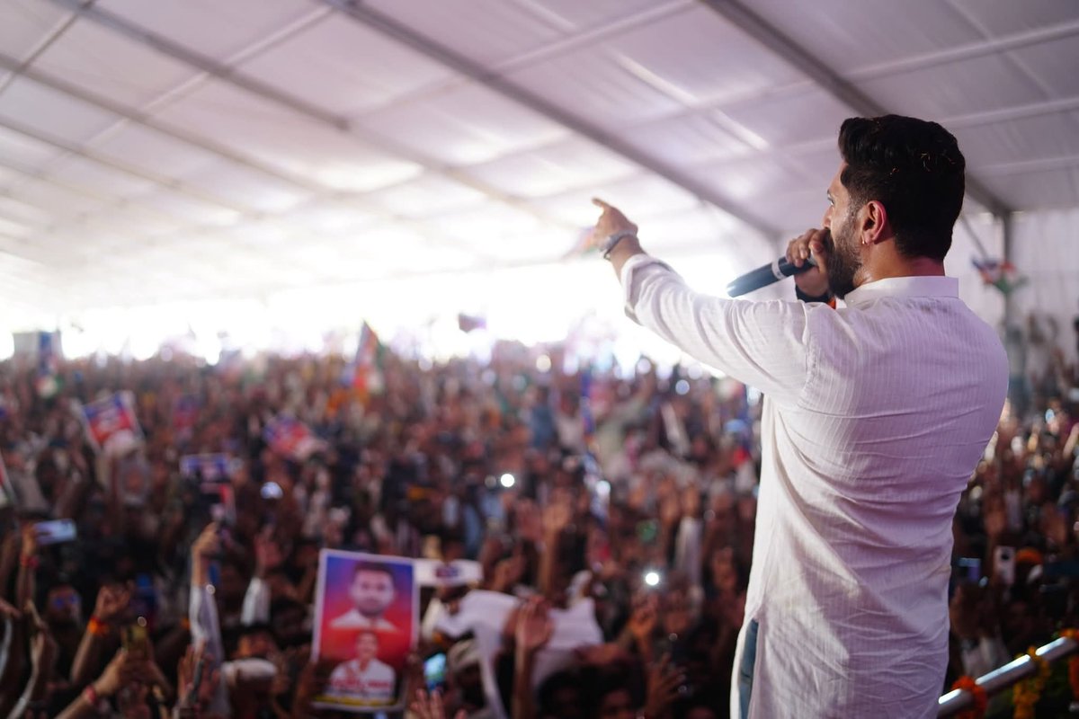 Inikhilprashant's tweet image. आज आरा के रमना मैदान में राष्ट्रीय अध्यक्ष सह केंद्रीय मंत्री आदरणीय श्री Chirag Paswan जी ने &quot;नव-संकल्प महासभा&quot; में आए विशाल जनसमूह को संबोधित किया।

ये सैलाब दर्शाता है कि बिहार में पुनः पूर्ण बहुमत से NDA की सरकार बनने जा रही है।
@iChiragPaswan @LJP4India
