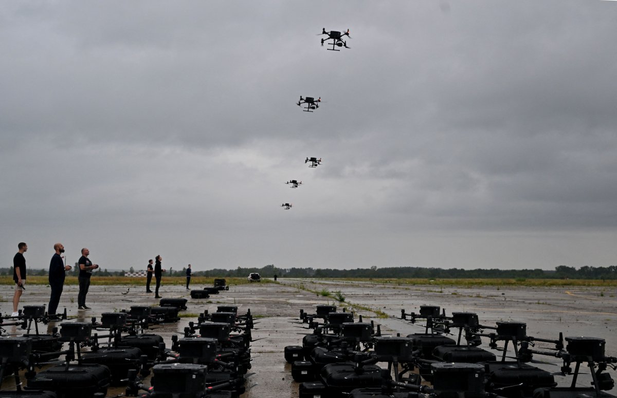 InfosFrancaises's tweet photo. 🇺🇦 UKRAINE : Le groupe automobile français Renault va s'installer dans le pays en guerre pour fabriquer des drones stratégiques dans le conflit avec la Russie (franceinfo). https://t.co/b8or0beBDM