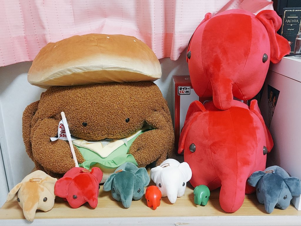 ドムドムハンバーガーのコーナー作ったがスペース足りなくて看板ライトが影になってるぞ