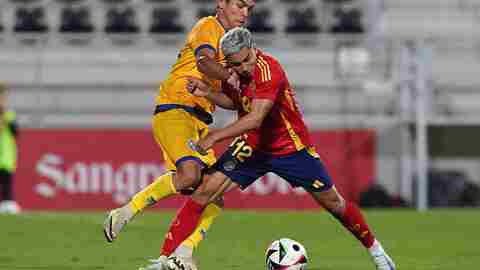 🚨 𝐘𝐞𝐫𝐞𝐦𝐚𝐲 𝐞𝐬 𝐛𝐚𝐣𝐚 𝐜𝐨𝐧 𝐥𝐚 𝐬𝐞𝐥𝐞𝐜𝐜𝐢𝐨́𝐧 

Ha abandonado la concentración y se perderá el Europeo Sub-21 por molestias en la rodilla.

Se descarta que sea algo grave.