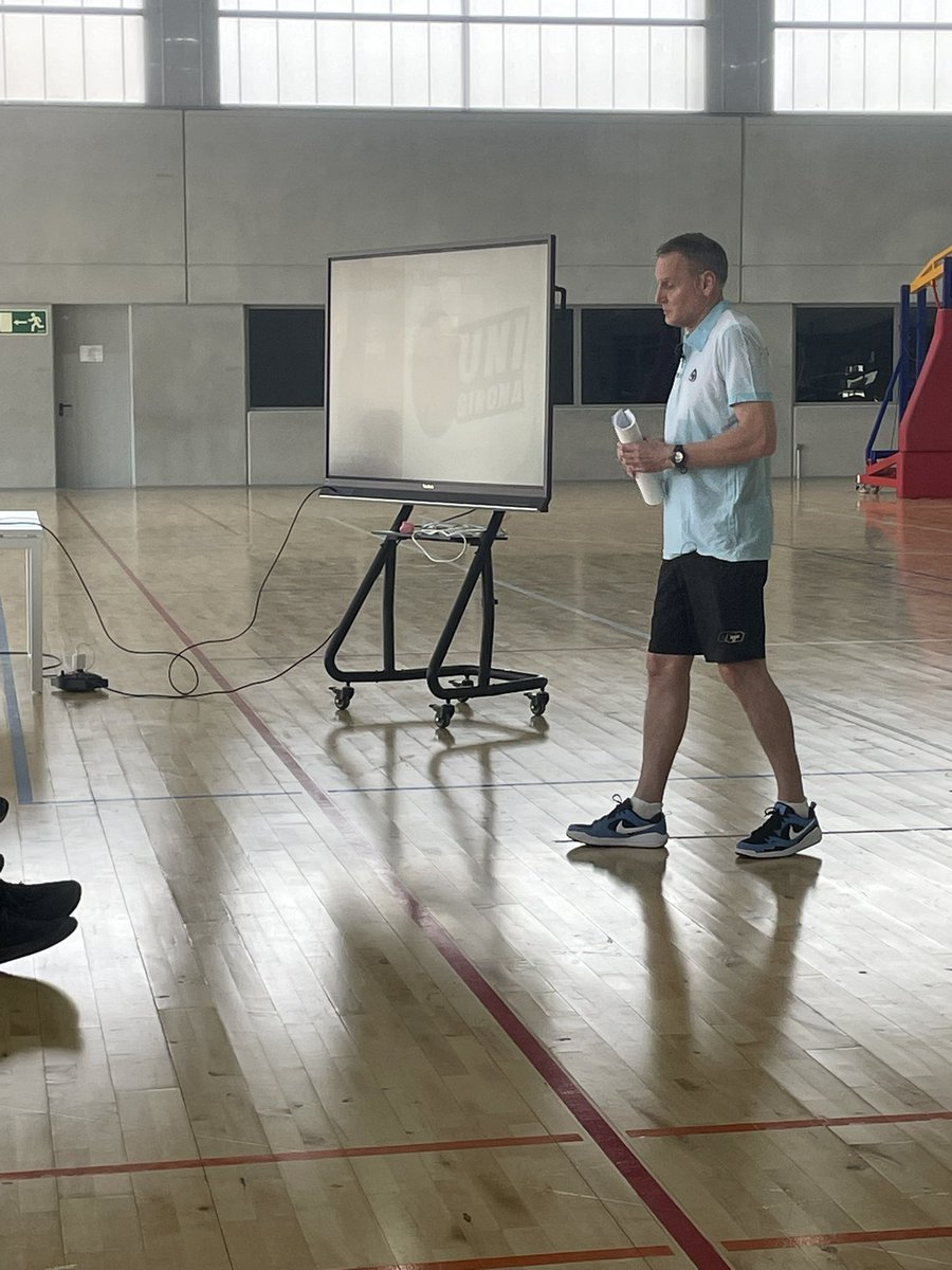 FAB Experience para culminar la jornada contamos con Roberto Íñiguez con la ponencia “Diseño del ATOs dede la estructura del cinco abiertos”