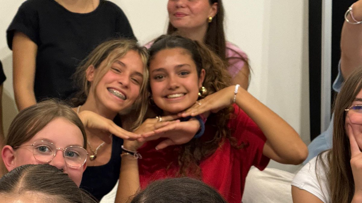 Clg_Bonnard's tweet image. Concert de la #chorale du collège à la Salle Recroix au #Cannet, les choristes se sont produits devant leurs proches lors d&apos;une soirée #musicale inoubliable. Émotion, passion et enthousiasme ! Bravo aux choristes et aux solistes pour leur prestation de qualité !
#efcc
#edmus