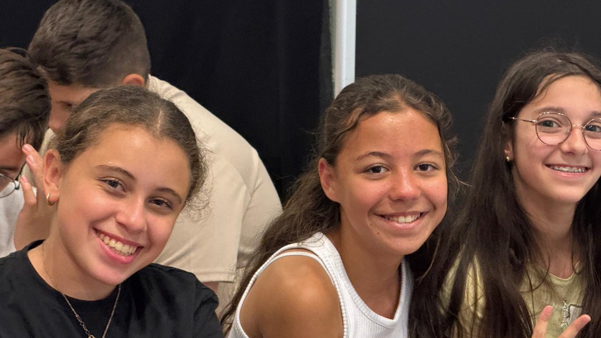 Clg_Bonnard's tweet image. Concert de la #chorale du collège à la Salle Recroix au #Cannet, les choristes se sont produits devant leurs proches lors d&apos;une soirée #musicale inoubliable. Émotion, passion et enthousiasme ! Bravo aux choristes et aux solistes pour leur prestation de qualité !
#efcc
#edmus