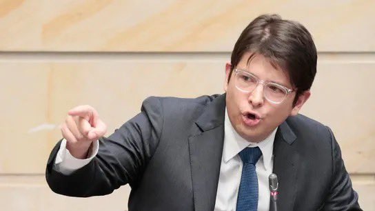 Rechazamos contundentemente el atentado en contra del Senador <a href="/MiguelUribeT/">Miguel Uribe</a> a la vez que oramos en favor de su recuperación y que Miguel logre ganar esta dura batalla por su Vida

La justicia debe imperar y los culpables deben pagar por tan vil acto. ¡Fuerza Miguel!