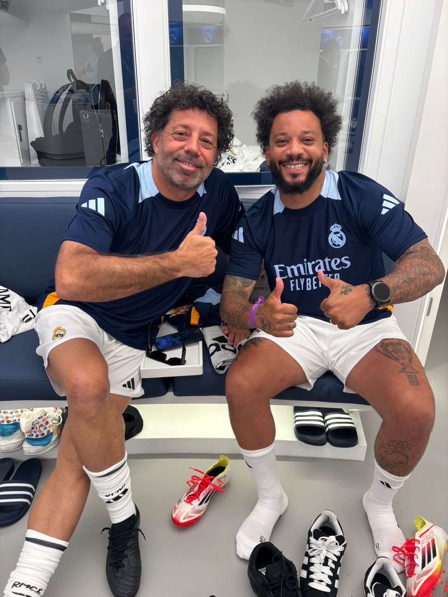 Ivan Campo (@ivan_campo) on Twitter photo Un año más disfrutando del Classic Match 2025 con un Santiago Bernabéu lleno con 80.000 madridistas disfrutando de sus leyendas
Gracias:
<a href="/realmadrid/">Real Madrid C.F.</a>
<a href="/Fun_Realmadrid/">Fundación Real Madrid</a> Un año más disfrutando del Classic Match 2025 con un Santiago Bernabéu lleno con 80.000 madridistas disfrutando de sus leyendas
Gracias:
<a href="/realmadrid/">Real Madrid C.F.</a>
<a href="/Fun_Realmadrid/">Fundación Real Madrid</a>