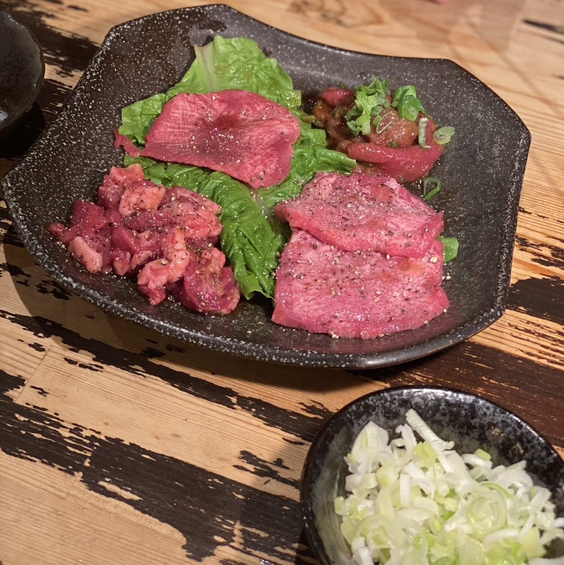 spiricow's tweet image. 1ヶ月に一度のひとり焼肉。
独身税たるものが始まるらしいな。
結婚したら国から祝儀出してもらわんと割に合わんな。ということで誰か結婚を前提に結婚しませんか?※仕事終わりのビールの美味さを身体全体で表現できるのが長所です。