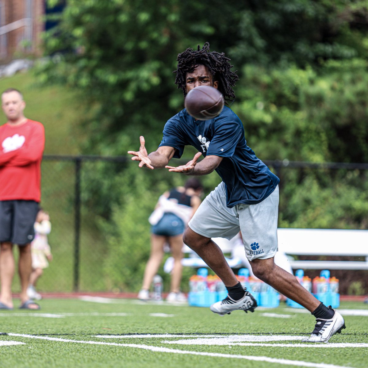 Putting in that work! 👀📸 #ALL_IN <a href="/CoachSchmitzDHS/">Matt Schmitz</a>