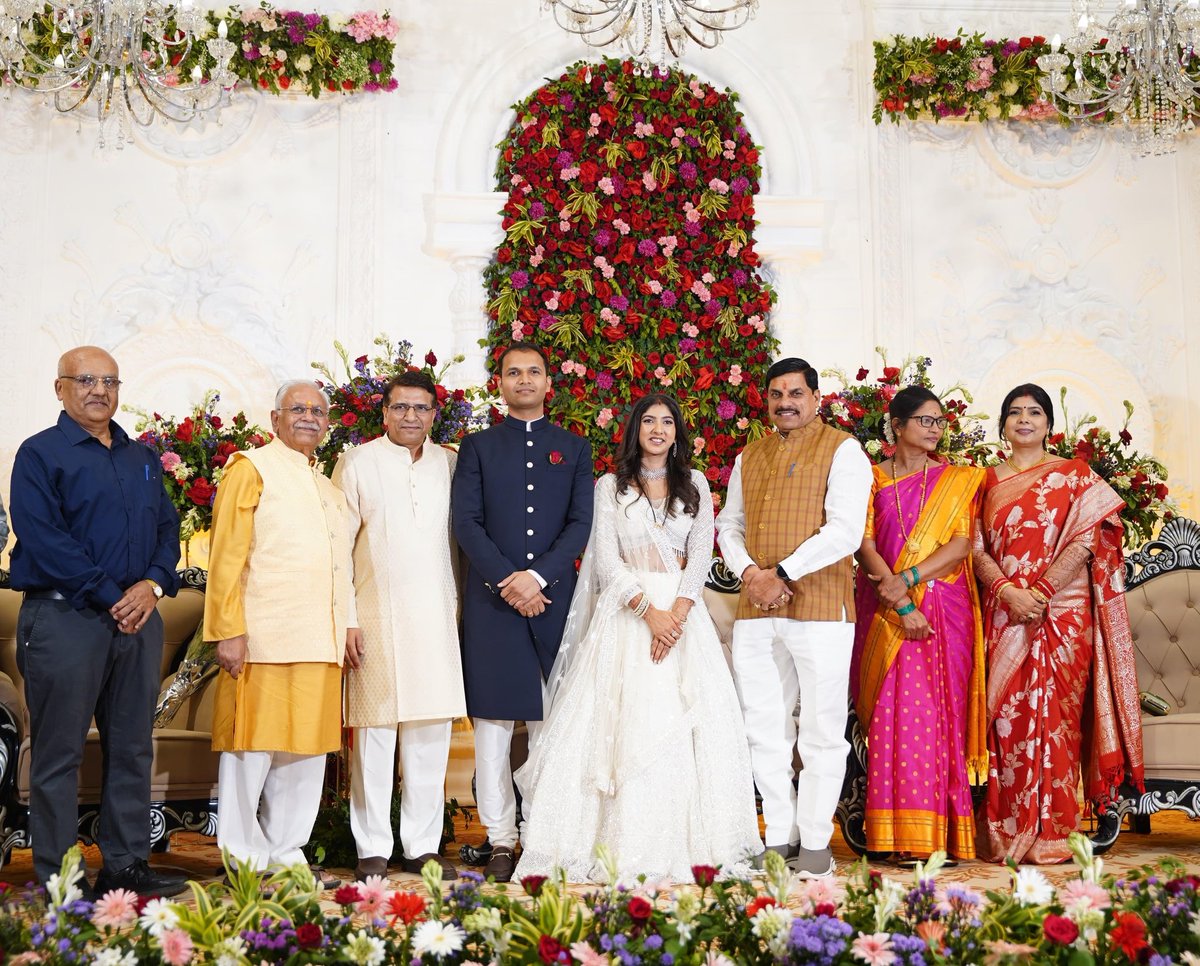 माननीय मुख्यमंत्री जी ने आज भोपाल में वरिष्ठ प्रशासनिक अधिकारी, प्रमुख सचिव श्री संजय शुक्ला जी की सुपुत्री सौ. कां. कल्याणी के विवाह उपरांत आशीर्वाद समारोह में सम्मिलित होकर वर-वधू को आशीर्वाद दिया और मंगलमय दाम्पत्य जीवन की शुभकामनाएं दीं।

<a href="/DrMohanYadav51/">Dr Mohan Yadav</a>