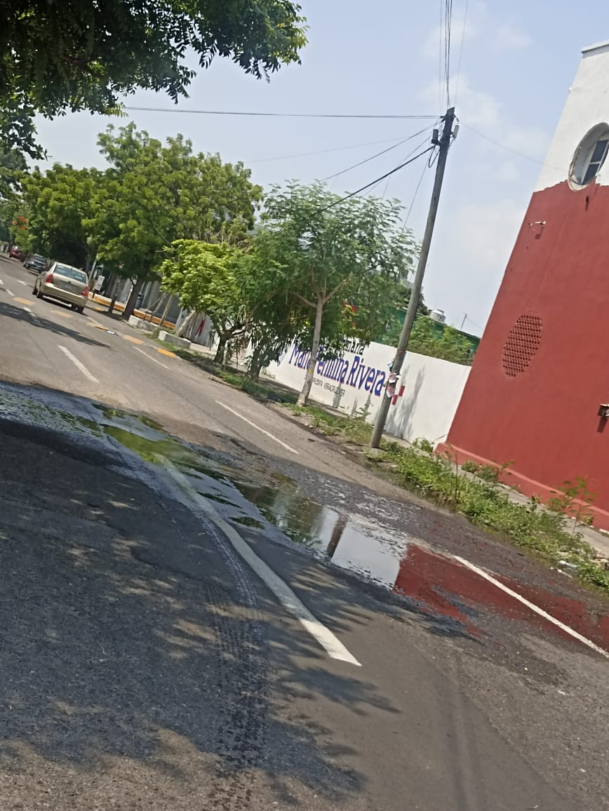 ErickGarciaT's tweet photo. @GrupoMASAgua Reporto una fuga de agua potable en la Calle de Revillagigedo entre Emparan y Constitución, Col. Centro, Veracruz,Ver. https://t.co/HEkNL1jGJP