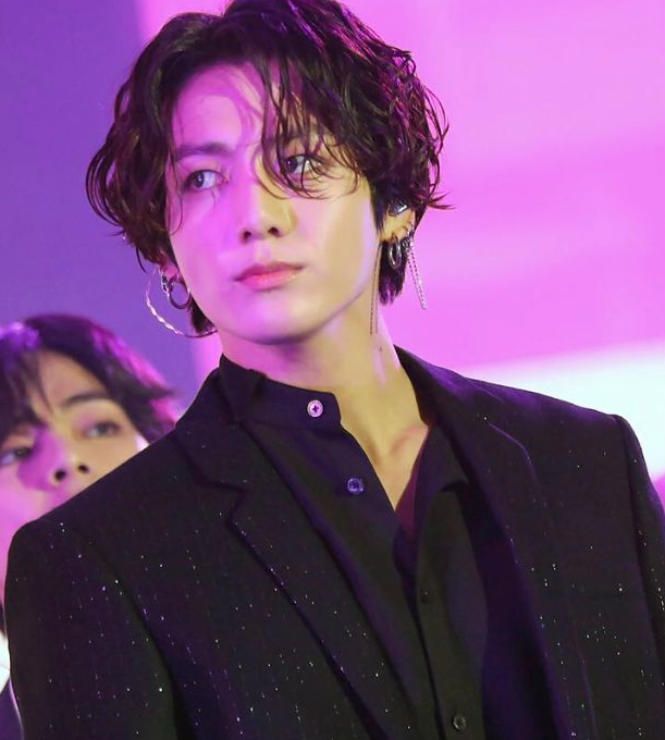 AboutMusicYT's tweet photo. Jungkook of BTS will be discharged from the military in one day. https://t.co/t5dDbU1MZt