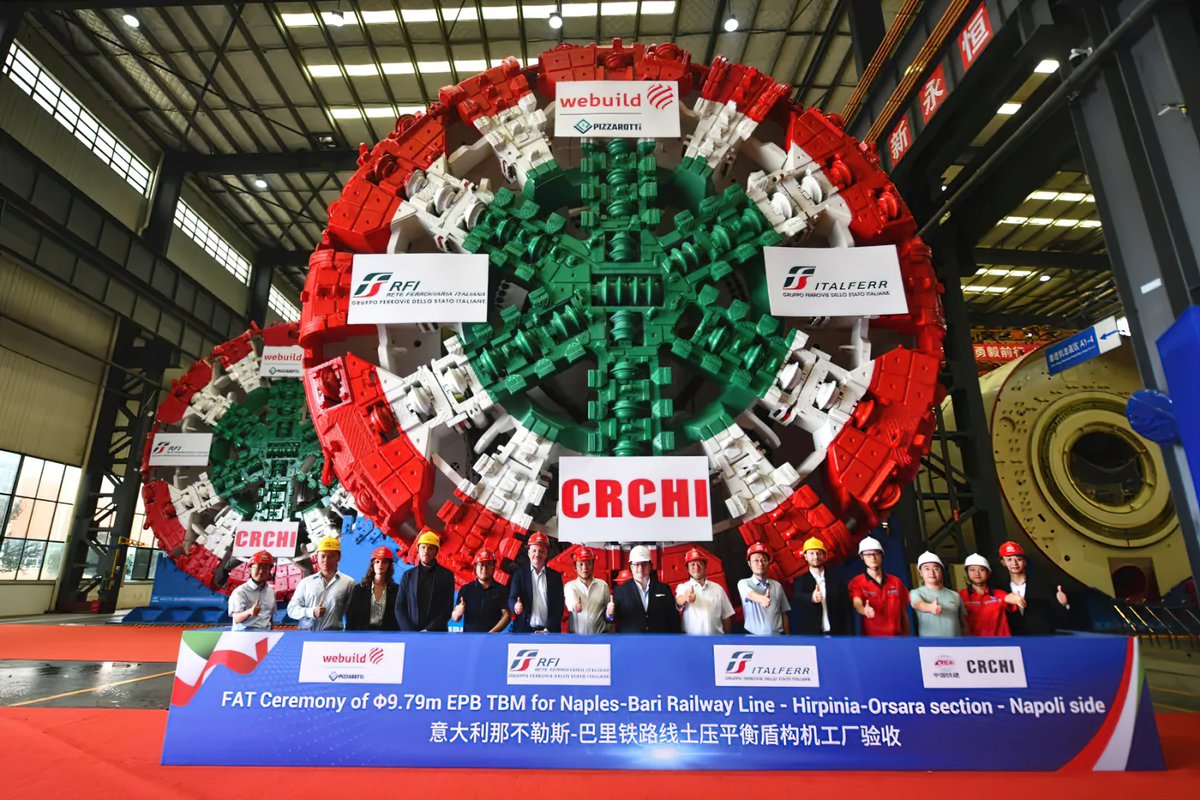 #CRCCUpdates  On May 29, #CRCC’s two EPB tunnel boring machines rolled off the line, headed to #Italy for the Naples-Bari High-Speed Rail tunnel.🇮🇹
Engineered for complex geological conditions, both machines feature advanced, eco-friendly, and intelligent technologies. 🚧🛠️