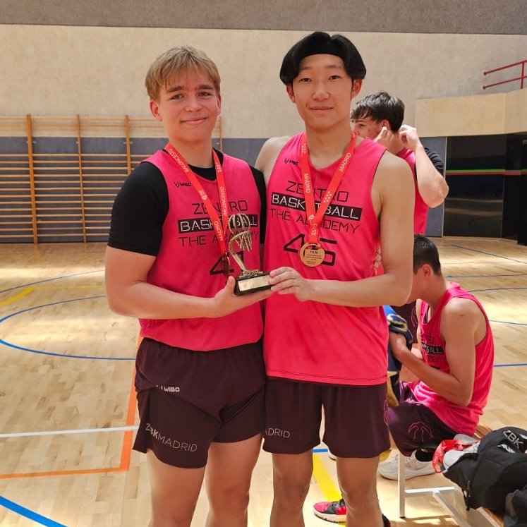 🥉 Bronce en <a href="/FBMadrid/">Fed. Bcto. de Madrid</a> 

Nuestro U-22 Plata <a href="/SportChlorella/">株式会社 サンクロレラ</a> Dragons se ha subido al podio madrileño tras ganar la serie a dos partidos [98-75, y 87-85] ante <a href="/AlcorconBasket/">Alcorcón Basket</a> B.

Mucho mérito al ser nuestro equipo compuesto por Juniors 2008.

¡Enhorabuena!

#DragonSpirit🐉