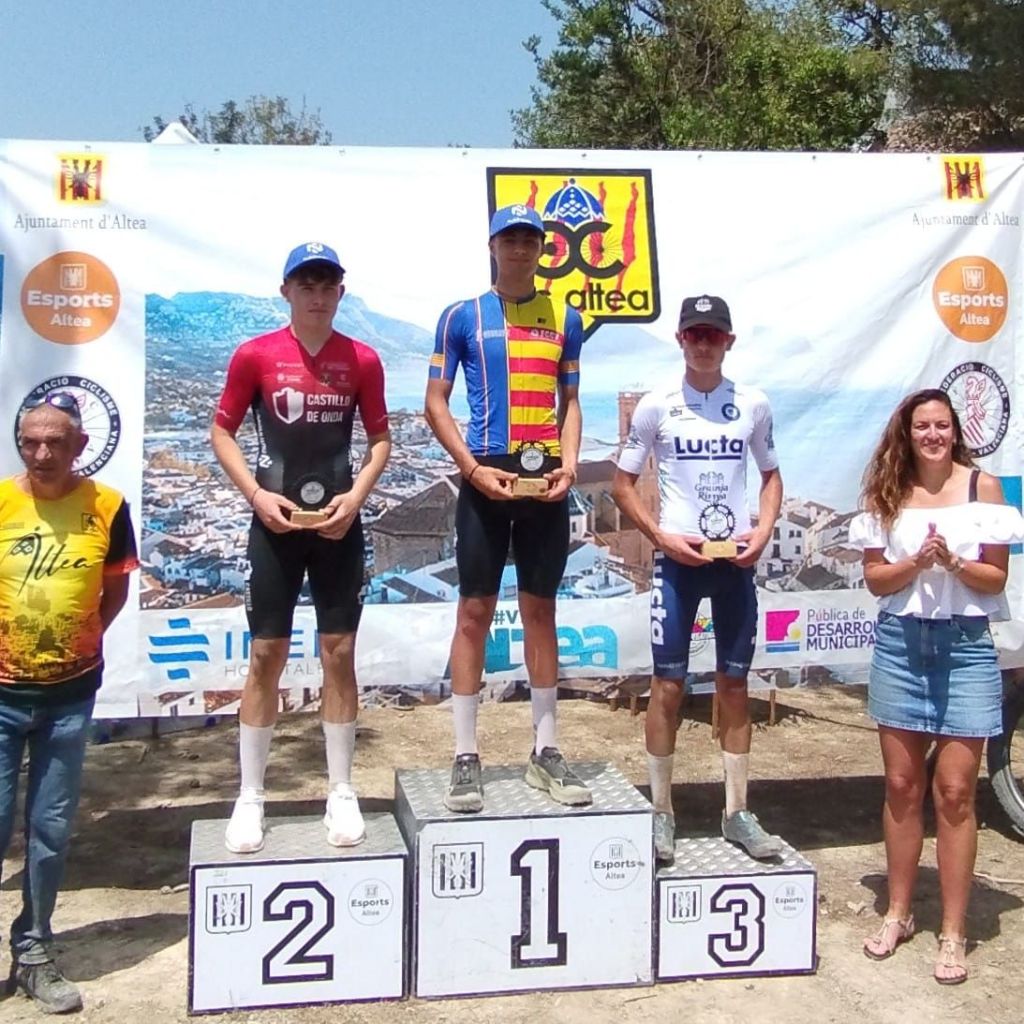 #OpenBTTXCOCV 
Vicent Zaragoza y Elena Lloret triunfan en el XCO BTT Open Vila d’Altea 2025
<a href="/fciclismocv/">fccv</a>

alicanteconelplatogrande.com/2025/06/08/vic…