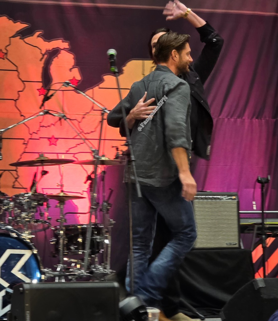.<a href="/jarpad/">Jared Padalecki</a> trying to wave to Eddie vedder lol <a href="/JensenAckles/">Jensen Ackles</a> #SPNOKC