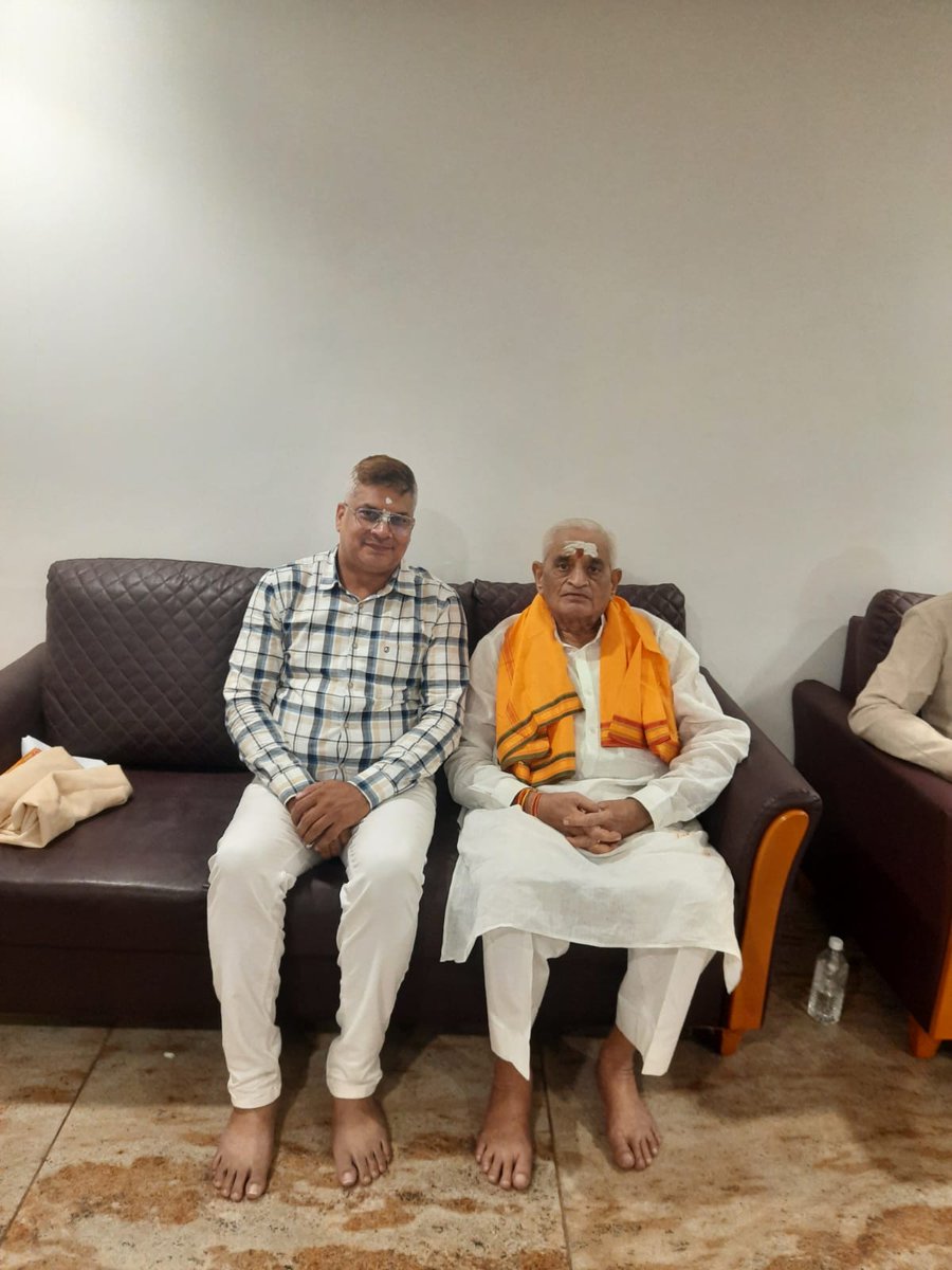 jp4bjp's tweet photo. बाबा विश्वनाथ के दर्शन और संकट मोचन के चरणों में शीश नवाकर आत्मिक ऊर्जा मिली।
मोदी जी के नेतृत्व में काशी अब केवल अध्यात्म की नगरी नहीं, बल्कि आधुनिक भारत के संकल्पों की राजधानी बन चुकी है।
गर्व है अपने प्रधानमंत्री पर, जिन्होंने काशी को वैश्विक मानचित्र पर विशेष स्थान दिलाया। https://t.co/Fri74Ufejt
