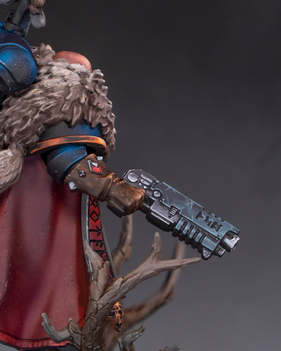 Winter is coming, and the Rune Priest Brother Klaus knows it. I have to finish the cloak or at least add some details, but I'm tired and old.
Hope you like it, guys.

#warhammer40k #paintingminiatures #paintingwarhammer #warhammer #warhammercommunity