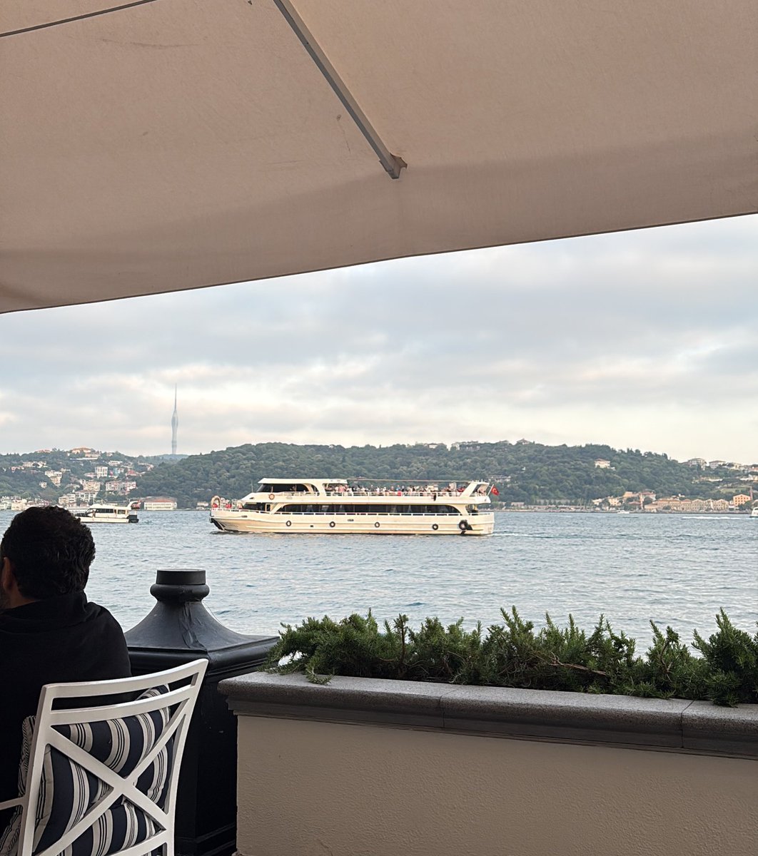 استمتع كما لو أن اليوم هو كل ما تملك، واهدأ كأن الغد بيد الله وحده؛ فإن أجمل ما في الحياة ليس امتلاكها، بل حسن عيشها.