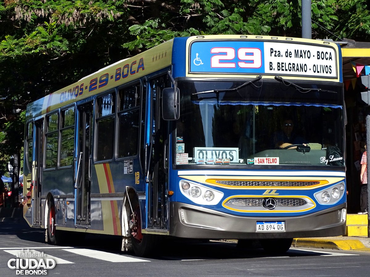 CiudadDeBondis's tweet photo. ANTES DE LA SEQUIA

La #Linea29 aprovechó el verano y se trajo tres #Ugarte #MB1721 usados de la 152, justo antes que la 34 empiece a llevarse coches de la "tandilense" para el relanzamiento de la Linea 4 en el mes de abril.
"Nuevo" #12, pasando por Santa Fe y Uriarte https://t.co/TExQeAxJHd