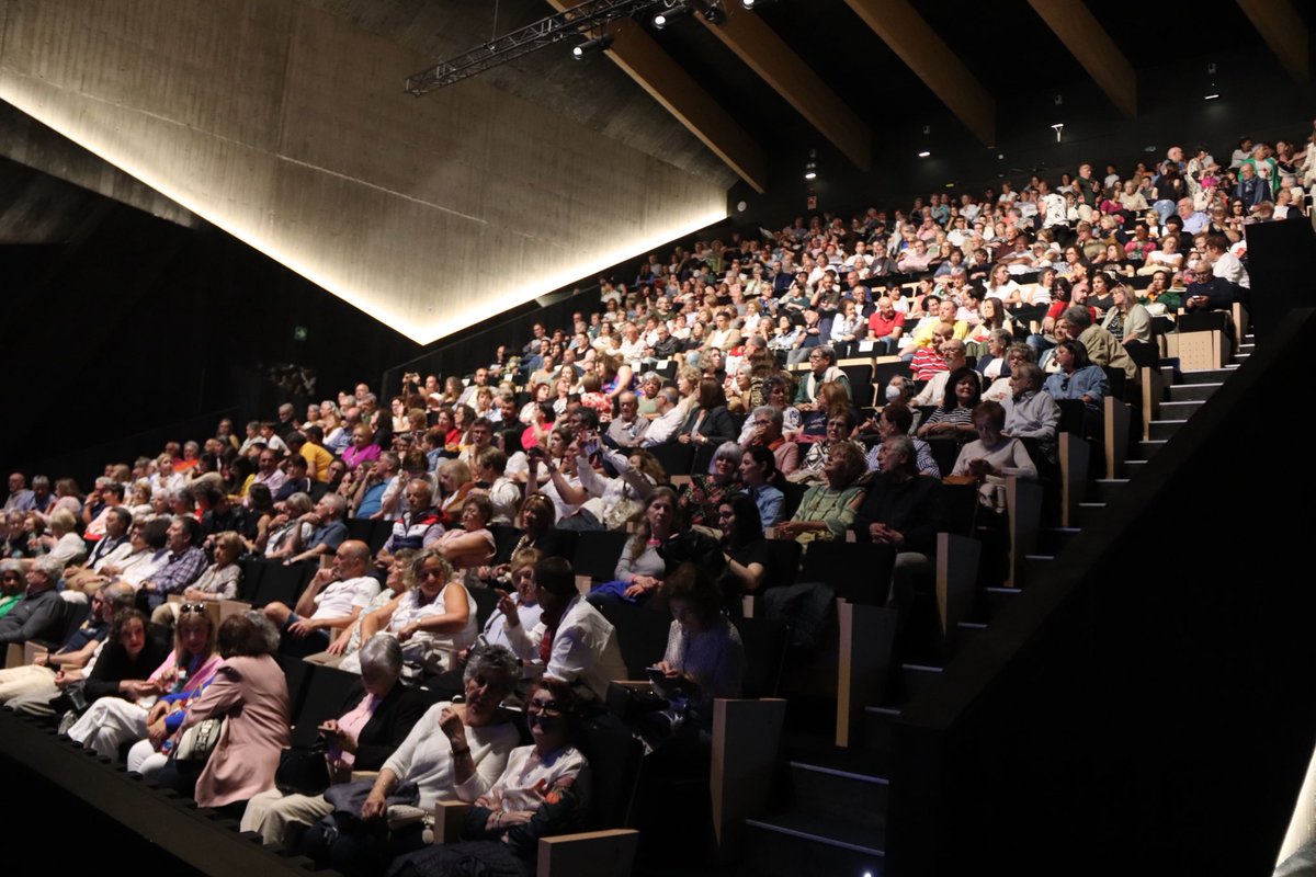 #Ribeira vibrou este sábado co concerto da Orquestra Sinfónica de Galiza

obarbanza.gal/2025/06/o-audi…