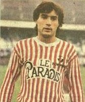 Eduardo Pizzo luciendo una muy recordada mil rayitas de Los Andes.