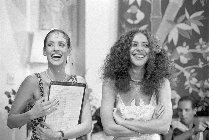 euostranger's tweet image. sônia e gal.