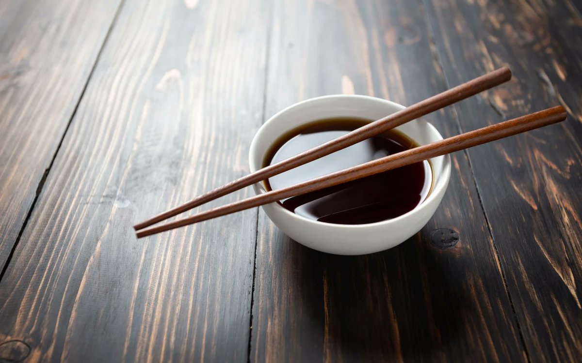 rezeptheft.at/rezepte/teriya… 
Teriyaki-Sauce – Perfekte Balance aus Süße, Würze und Umami

Teriyaki-Sauce ist eine traditionelle japanische Würzsauce, die mit ihrer einzigartigen Kombination aus süßen, herzhaften und würzigen Aromen begeistert. #teriyakisauce #asiatisch