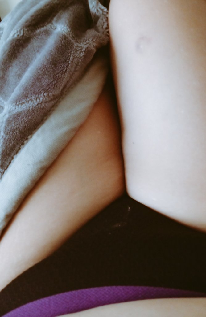 VirginFans's tweet image. Bellos y bellas #under #blankets #cold #winter #time #legs #bed #underware #tong #piernas #ropainterior #home #domingodeexhibición #SundayMorning #sundaymotivation #onlyfansmodel 😊😋👌🌡️❄️🤩😚