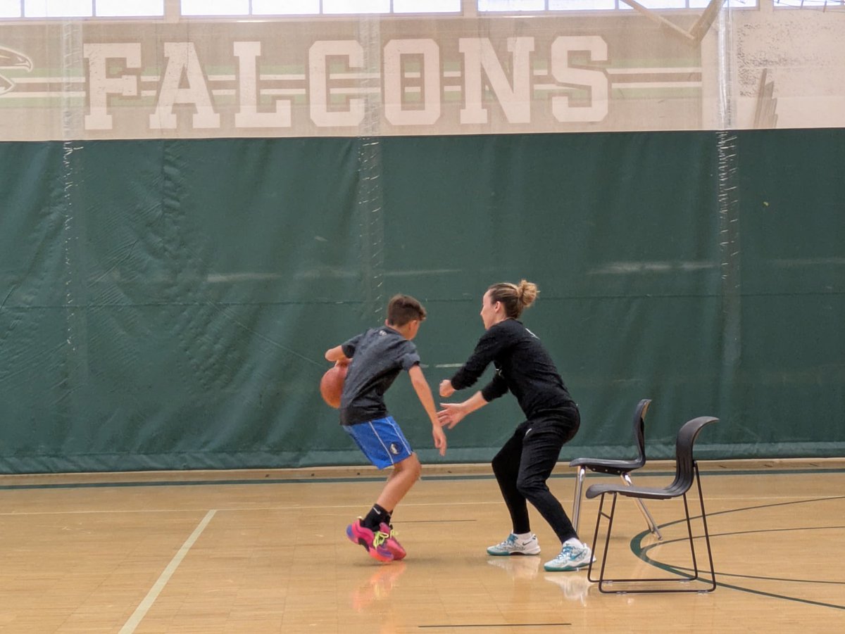 JD7basketball's tweet photo. Weโre putting in work this off-season! ๐
If youโre trying to level up, letโs get in the gym. โน๏ธโโ๏ธโน๏ธโโ๏ธ
Group sessions available all summer long โ just reach out!
๐ https://t.co/ai4vSu2tqs
#SkillWork #SummerGrind #JD7Basketball #PlayerDevelopment https://t.co/aw3jkMOYpk