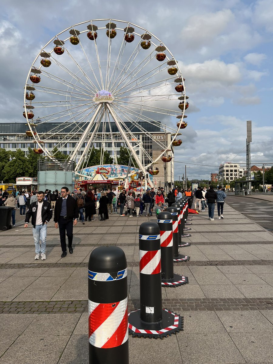 Riesige Analplugs als Terrorsperre nutzen. Kann man machen. 🤔