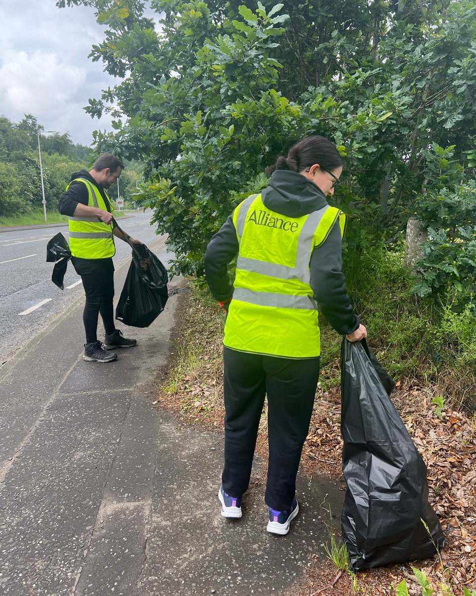TrBrk's tweet image. Great to catch up with @micky_murray and @PaulaJaneB this afternoon - and get a loads of bags of litter picked off the verge of the road at Shaw’s bridge at the same time