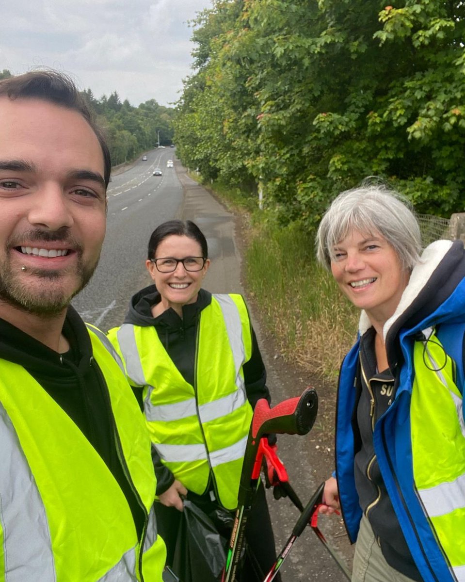 TrBrk's tweet image. Great to catch up with @micky_murray and @PaulaJaneB this afternoon - and get a loads of bags of litter picked off the verge of the road at Shaw’s bridge at the same time