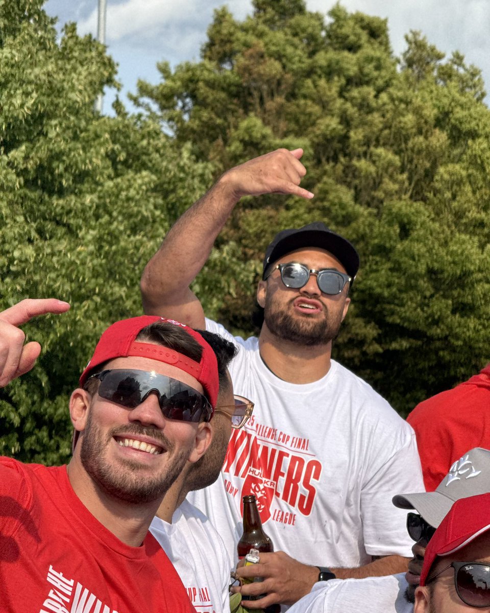 hullkrofficial's tweet photo. SCENES 🏆

#UpTheRobins 🔴⚪️ https://t.co/zUqzlNdaxP