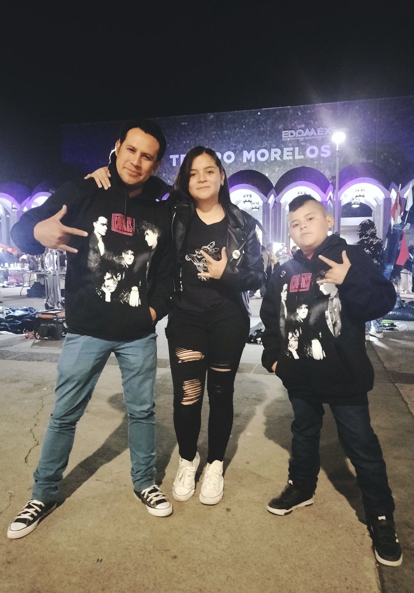 KIKE10MS's tweet photo. @AlfonsoAndre estimado CAIFAN oja puedas, regalarme una foto con mi familia en Toluca, son la mejor banda de rock 🔥🎸❤️‍🩹🐆🇲🇽 https://t.co/4jR46kZ39W