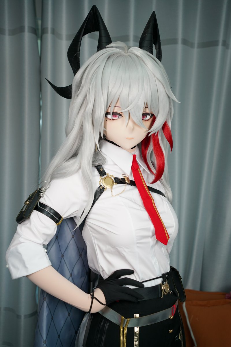 工作服还是兔女郎？
🎭:<a href="/Cyberloafing_S/">摸鱼头壳_MYKig</a>
📷:<a href="/mxink0016/">殊弦MXink</a>
 #kigurumi #赞妮 #Zani #鸣潮 #WuWa