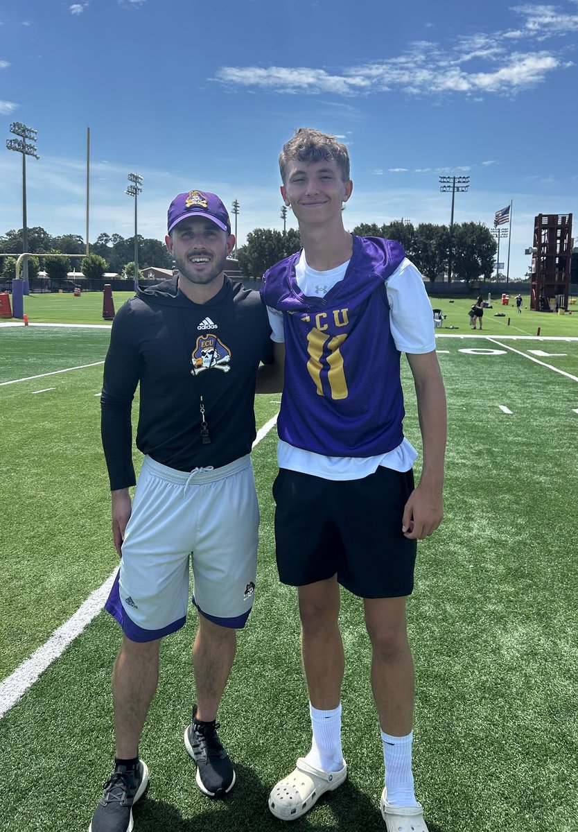 BWFalconKicker's tweet image. Thank you @Coach_B_Harrell @CoachRyan_Smith and @ECUPiratesFB for an amazing camp!Thank you for the invite and look forward to coming back!
Iron sharpens iron @coxfalconfootb1 @TNoe8 @HKA_Tanalski @shanee_mc