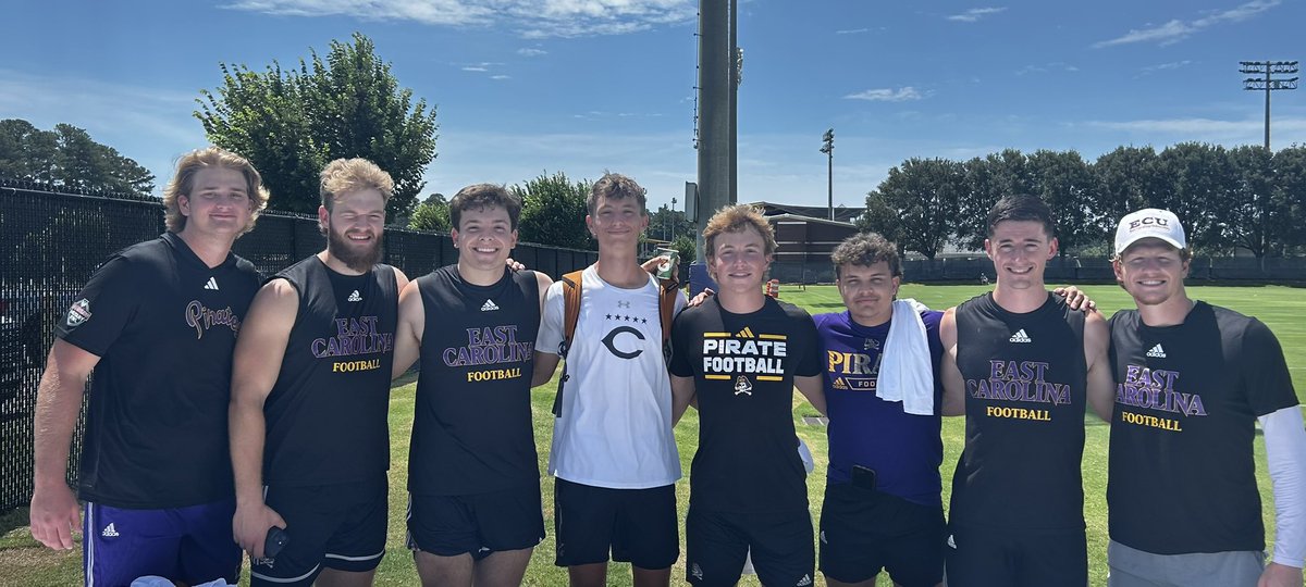 BWFalconKicker's tweet image. Thank you @Coach_B_Harrell @CoachRyan_Smith and @ECUPiratesFB for an amazing camp!Thank you for the invite and look forward to coming back!
Iron sharpens iron @coxfalconfootb1 @TNoe8 @HKA_Tanalski @shanee_mc