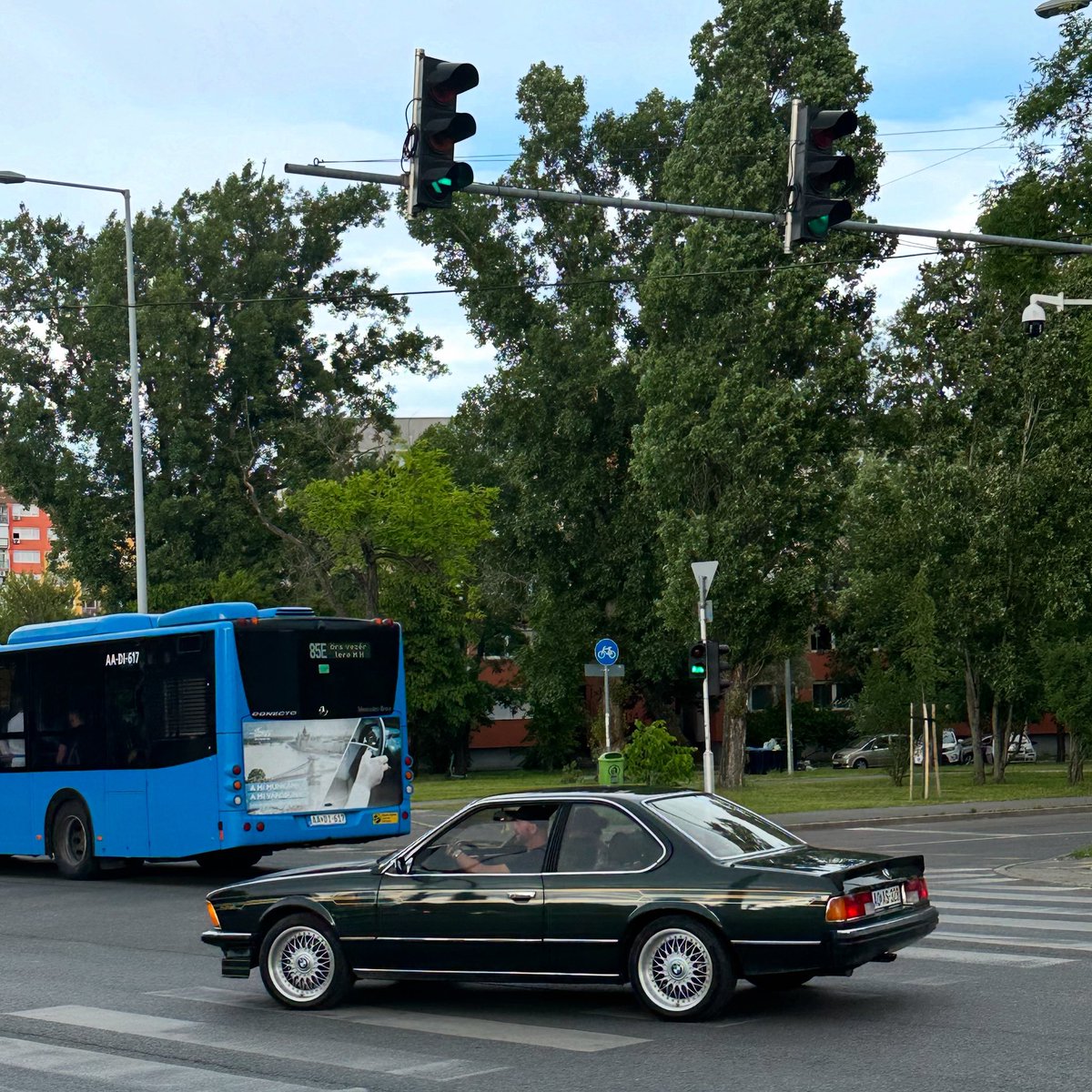 DeadCarWalking's tweet photo. #GetOutAndDrive 

BMW 633 CSi (E24, 1976) spotted in Budapest.

#BMW #BMWE24 #E24 #ASundayCarPic 
@GeorgeCochrane1 https://t.co/i4uWa0rGxl