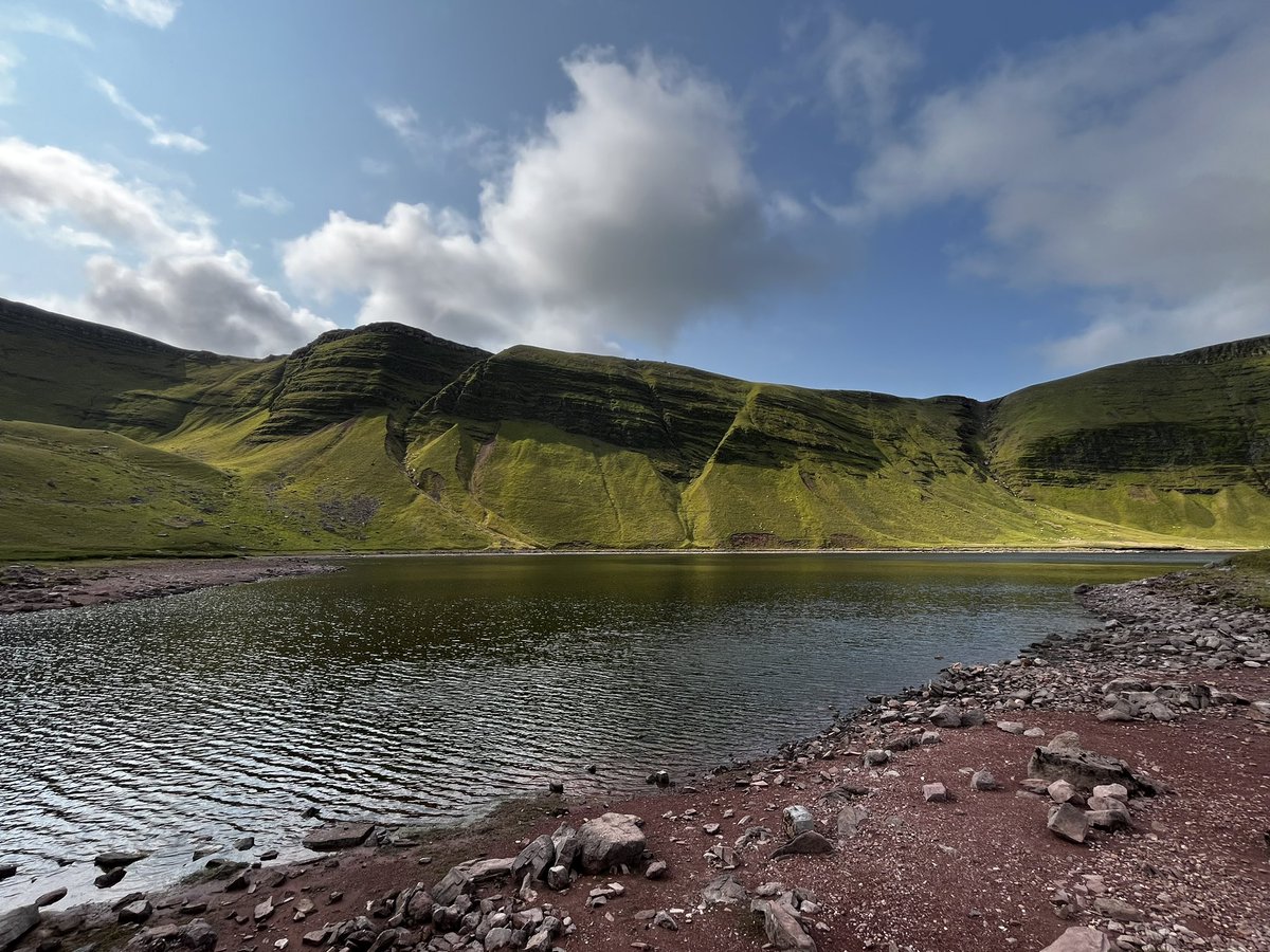 Llyn y Fan Fach looking perfect today. One of my favourites hikes in #bannaubrecheiniog.  Brilliant to be able to share it with Bronwen