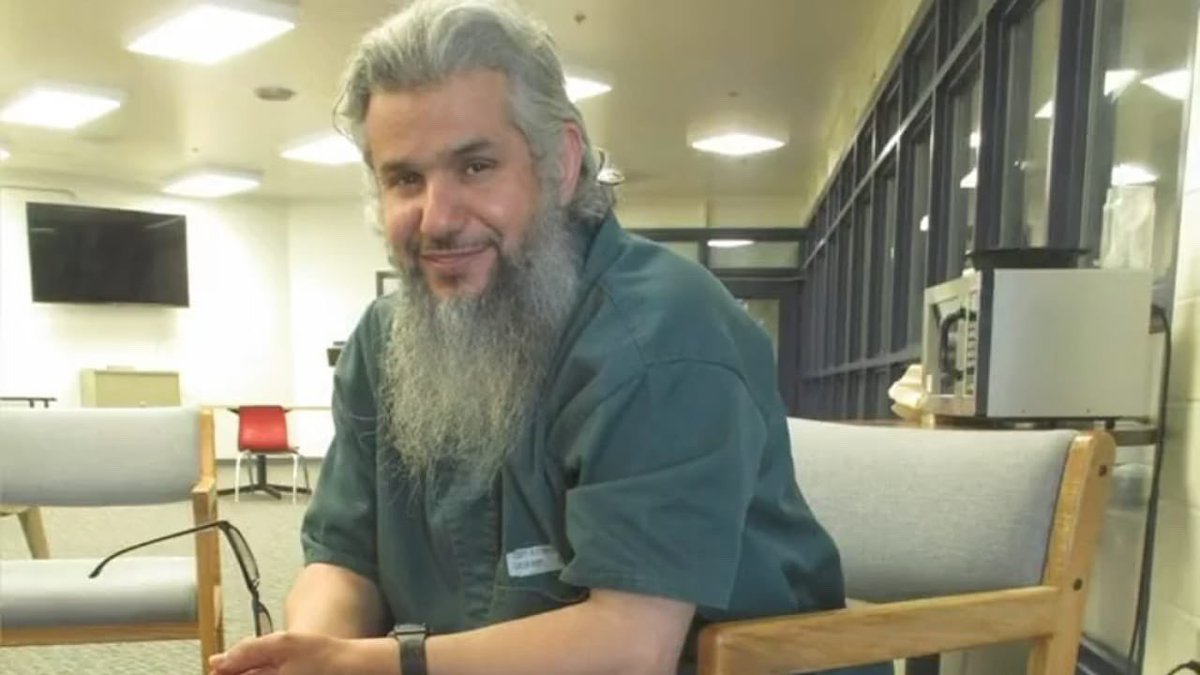 عاجل 🔴 

بيان من أسرة #حميدان_التركي:

الحمد لله الذي منّ علينا بالإفراج عن والدنا، ونسأل الله أن يتمم عليه بعودته الى أرض الوطن.

بسم الله الرحمن الرحيم

(إِنَّ اللَّهَ مَعَ الصَّابِرِينَ)

الحمد لله حمدًا يليق بجلال وجهه وعظيم سلطانه الحمد لله الذي لا يُحمد على مكروه سواه،