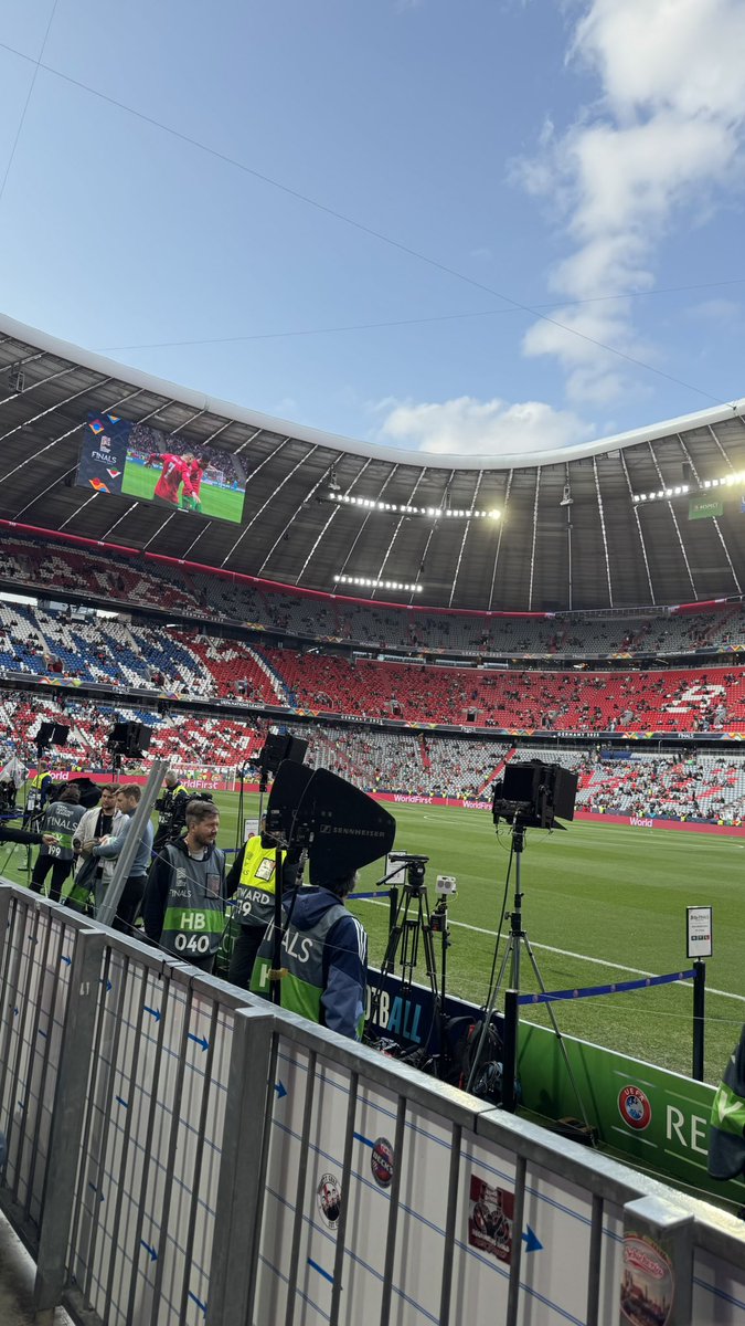 Christin (@chrxstxn_2411) on Twitter photo 