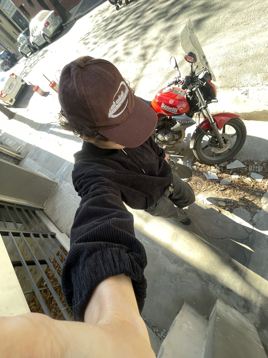lichaxis420's tweet photo. nadie sabe q tengo el pijama abajo https://t.co/jz6MwfnLfO