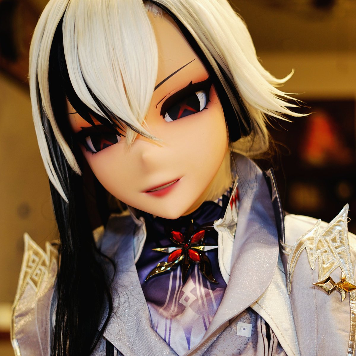 Harlequin (@harlequin_kig) on Twitter photo 오랜만이군. 
🎭<a href="/Studio_RonMaca/">STUDIO RONMACA</a> 
📷<a href="/gazua1375/">ガズア</a> 
#kigurumi #GenshinImpact #Arlecchino 오랜만이군. 
🎭<a href="/Studio_RonMaca/">STUDIO RONMACA</a> 
📷<a href="/gazua1375/">ガズア</a> 
#kigurumi #GenshinImpact #Arlecchino