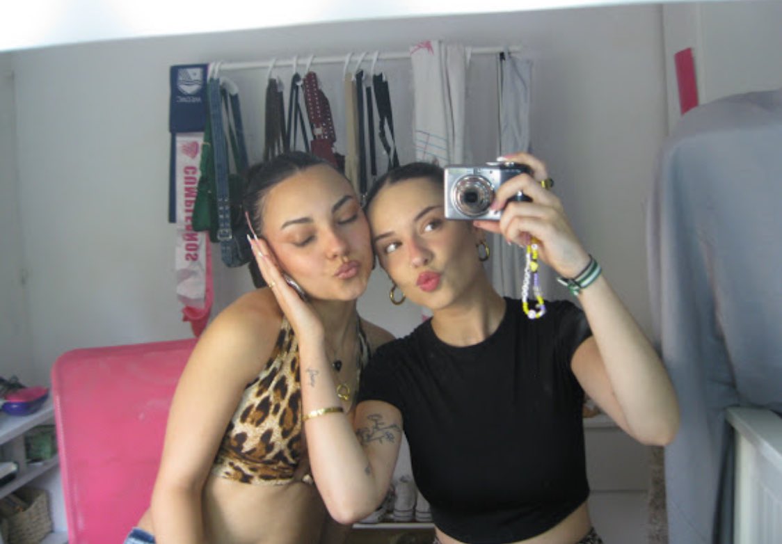 silviaa_gd's tweet photo. Holaaa! Buscamos dos sitios en un piso en Cáceres para el curso 25-26, entraríamos en septiembre. ¿Alguien con hueco y ganas de compis majas?🏡💕 https://t.co/0KPPQf01EG